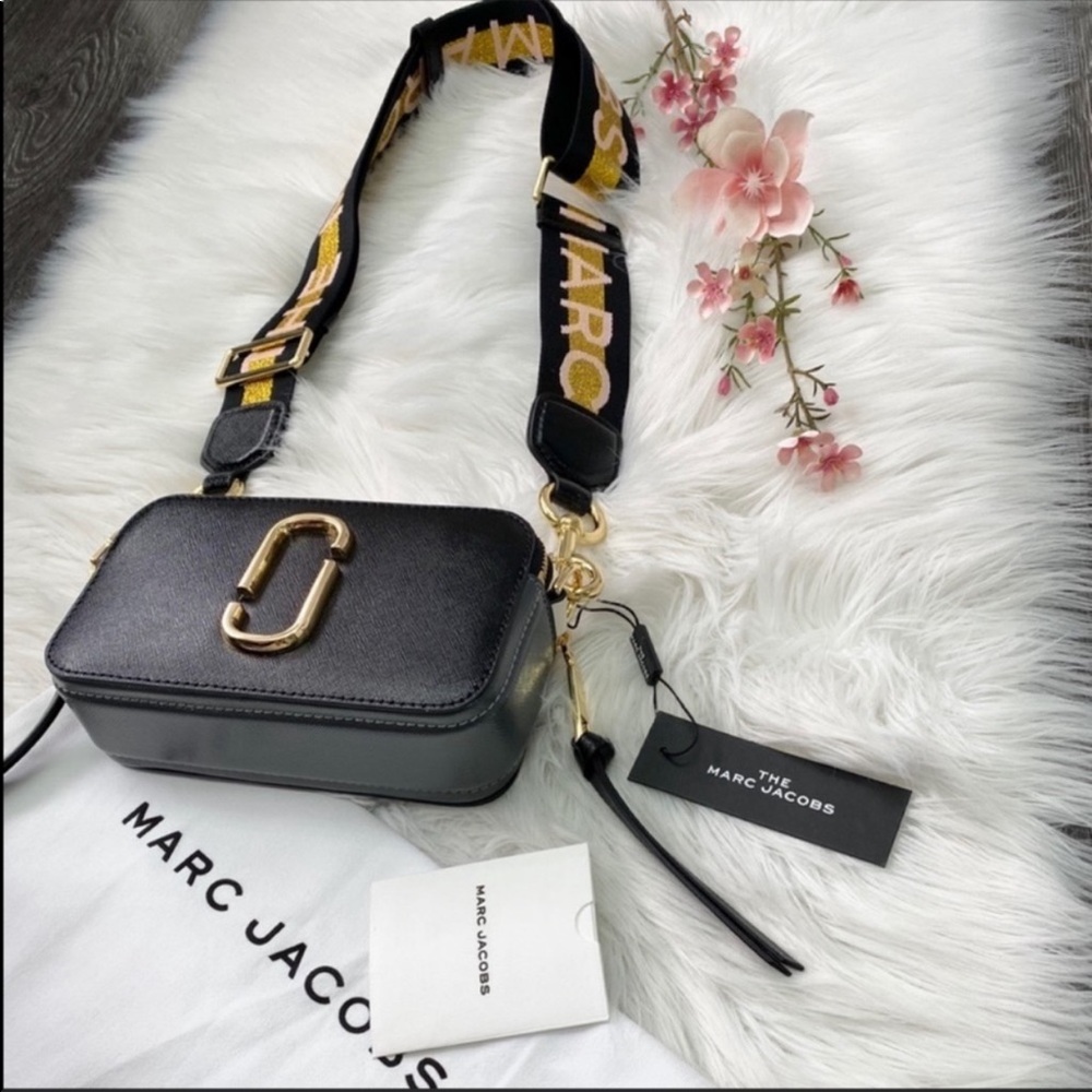 📸🌟 SOLD - MARC JACOBS Snapshot Camera Bag 🌟📸 - Picture 3 of 15